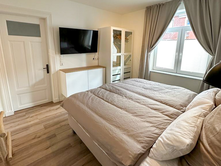 Schlafzimmer 1