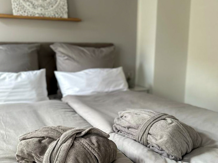 Schlafzimmer 1